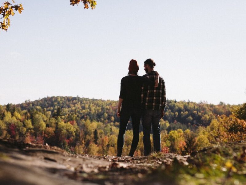 25 Fall Activities for Families, Friends, and Couples. Great for date nights or when you can't think of anything to do on a perfectly good fall weekend!