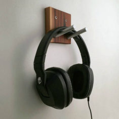 Headphones wall holder